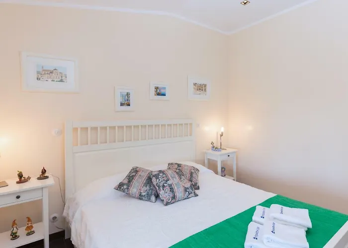 Host Wise - Boutique W Pool