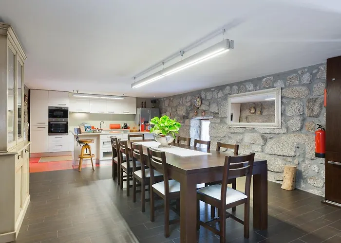 Host Wise - Boutique W Pool